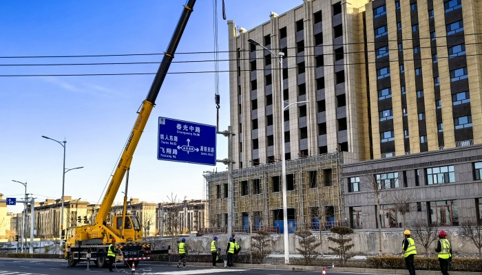 補齊城市設(shè)施短板 提升民生幸福指數(shù)——甘肅建投生態(tài)公司傾情傾力加快酒泉市城區(qū)標識標牌改造建設(shè)工作
